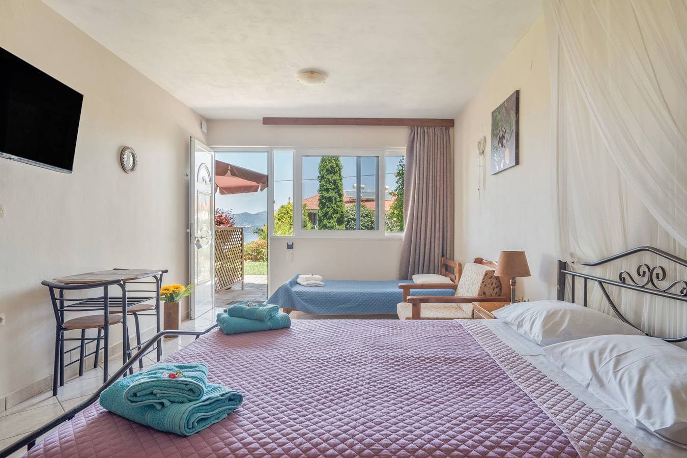 Entire studio, Studio Apartment '4 Adults No 10' with Sea View, Wi-Fi and Air Conditioning in Nikiana, Alexandros