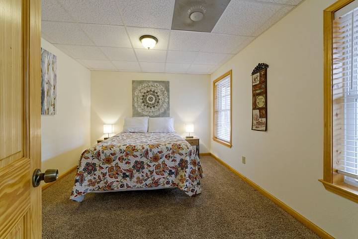 Vacation rental for 8 people, with hot tub and terrace as well as pool in Helen