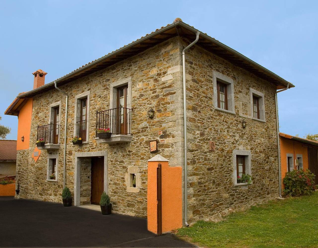 Holiday home for 10 people with garden in Pravia, Costa Verde (Spain)
