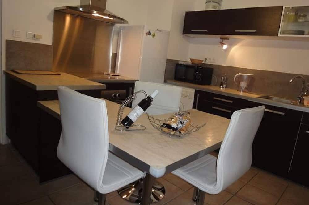 Entire apartment, Downtown, Air-conditioned and Coquet-15 mn walk from the beaches in Ajaccio, Ajaccio region