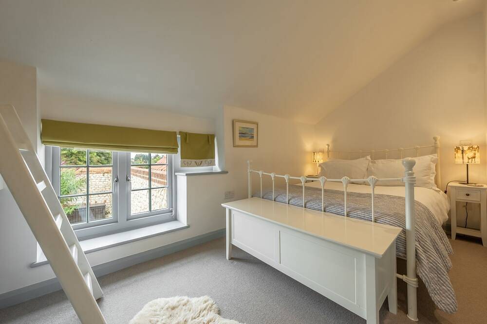 Sutton Cottage, Thornham, Norfolk in Thornham, Norfolk Coast