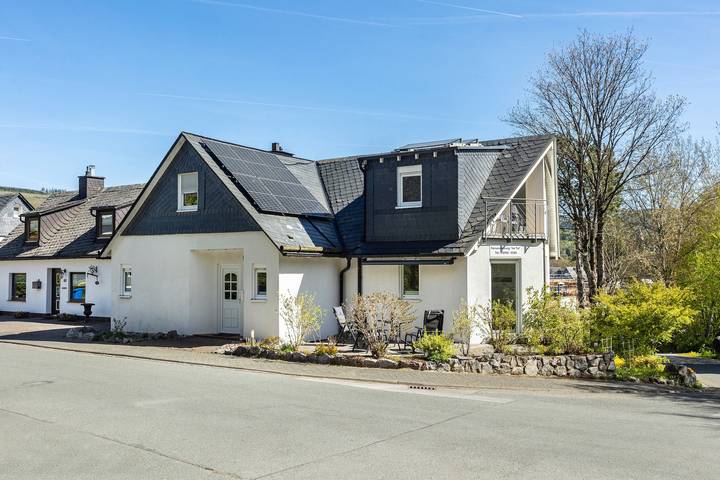 Ganze Wohnung, Apartment 'Im Tal Olsberg' mit Bergblick, privater Terrasse und Wlan in Olsberg, Hochsauerlandkreis