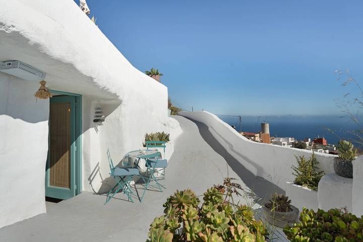 Estudio entero, Estudio vacacional 'Cueva Sol' con vistas al mar, piscina compartida y Wi-Fi in La Zarza (Canary Islands), Fasnia