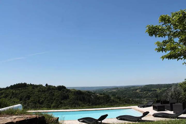 Gîte pour 8 personnes, avec terrasse à Altillac - 3