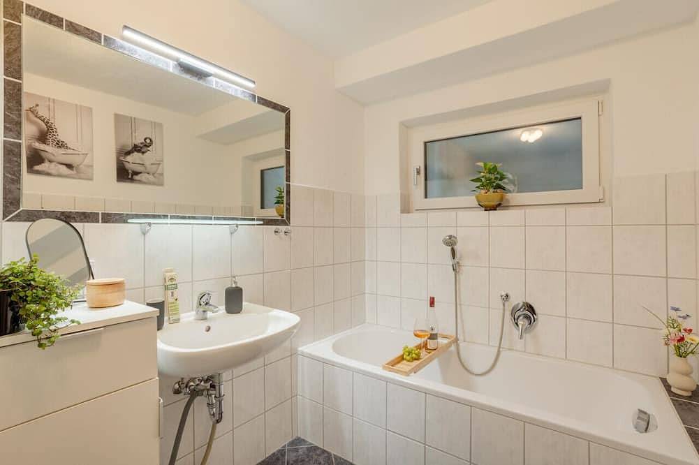 Geheel appartement, Elegant Eifel Studio I Hiking I Kitchen I Terrace in Daun, Vulkaan-Eifel