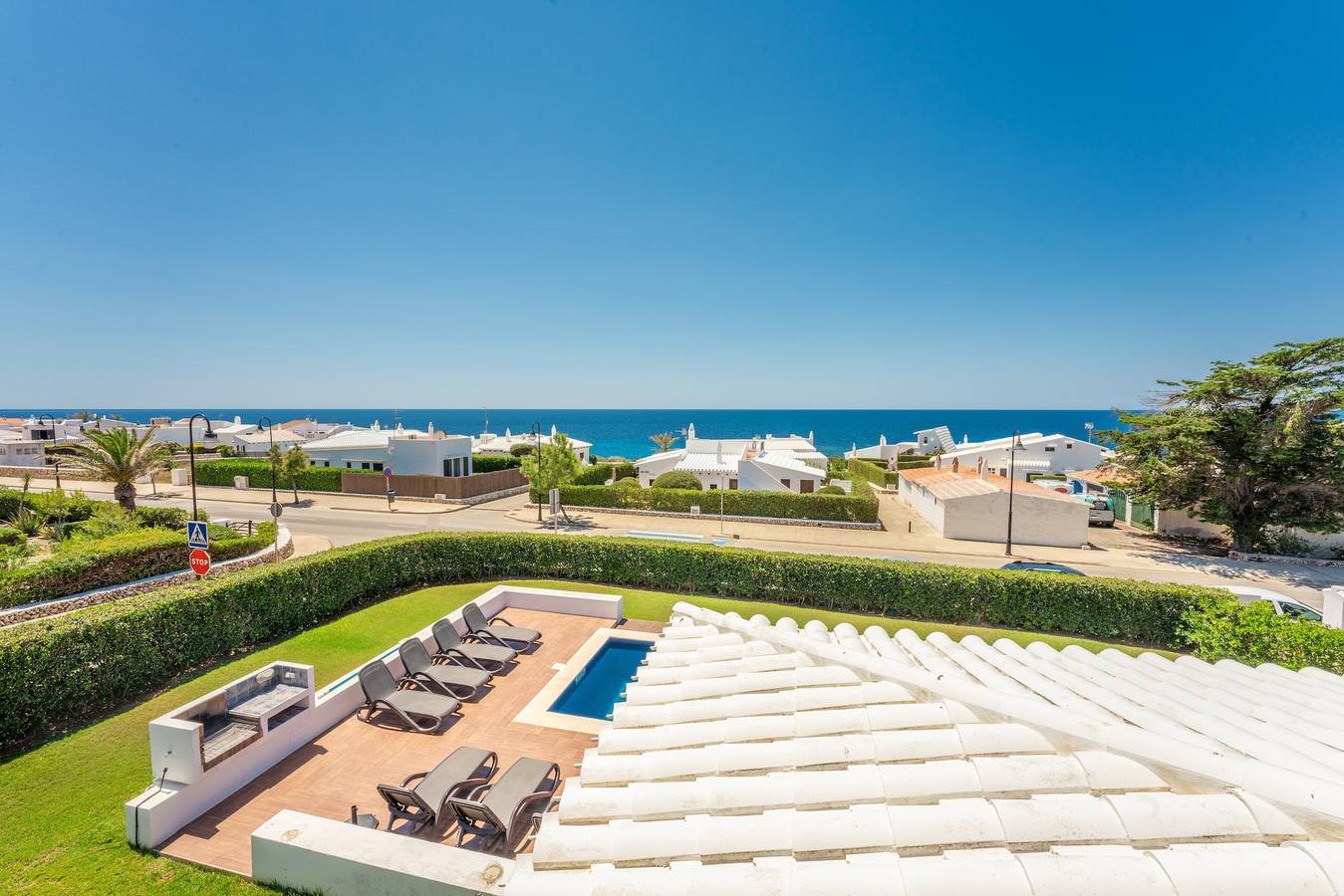 Maison de vacances moderne "Bini Nura" avec vue sur la mer, Wi-Fi, jardin et piscine. in Binibeca, Sant Lluís
