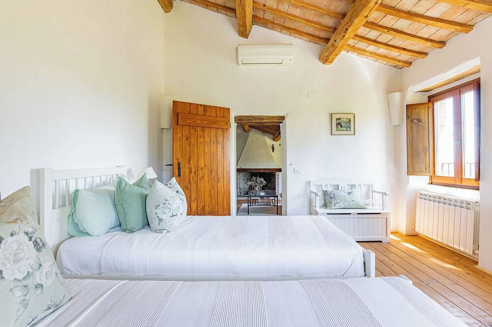 Ancienne ferme de 200 ans restaurée pour fournir un hébergement confortable et tranquille in Pergola, Valle del Metauro