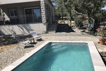 Gîte pour 4 personnes, avec jardin et terrasse à Labeaume
