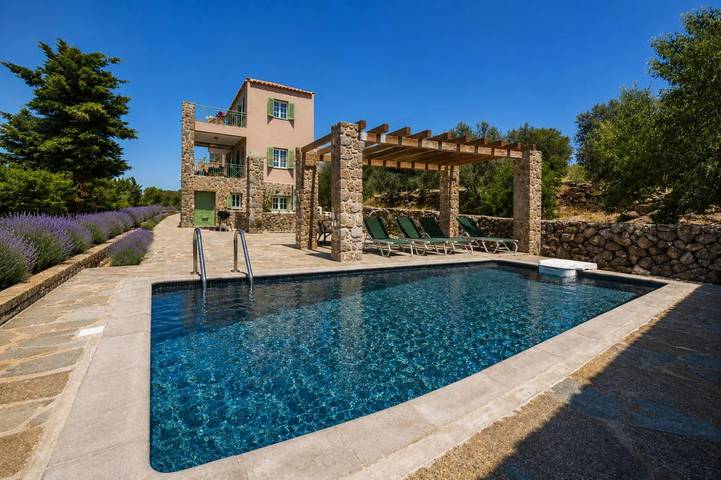 Ferienhaus für 7 Personen, mit Balkon und Terrasse sowie Garten und Pool