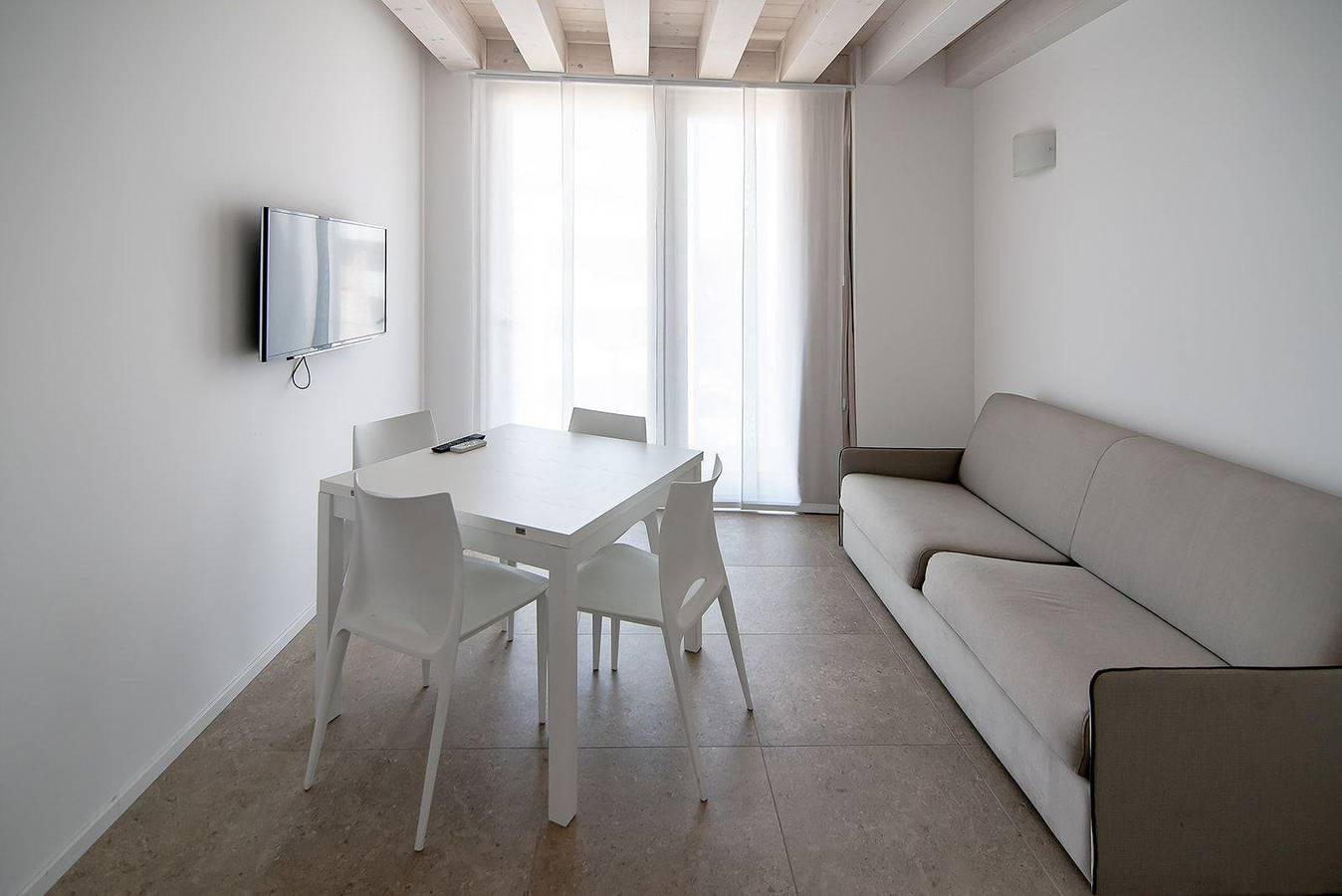 Entire holiday apartment, Milan Residence - Junior Suite with breakfast in Rosolina Mare, Polesine