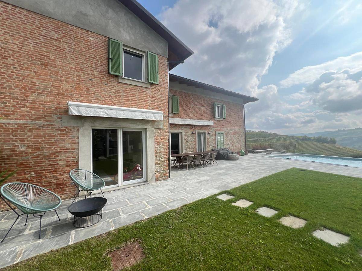 Casale Ohana in Mango , Langhe