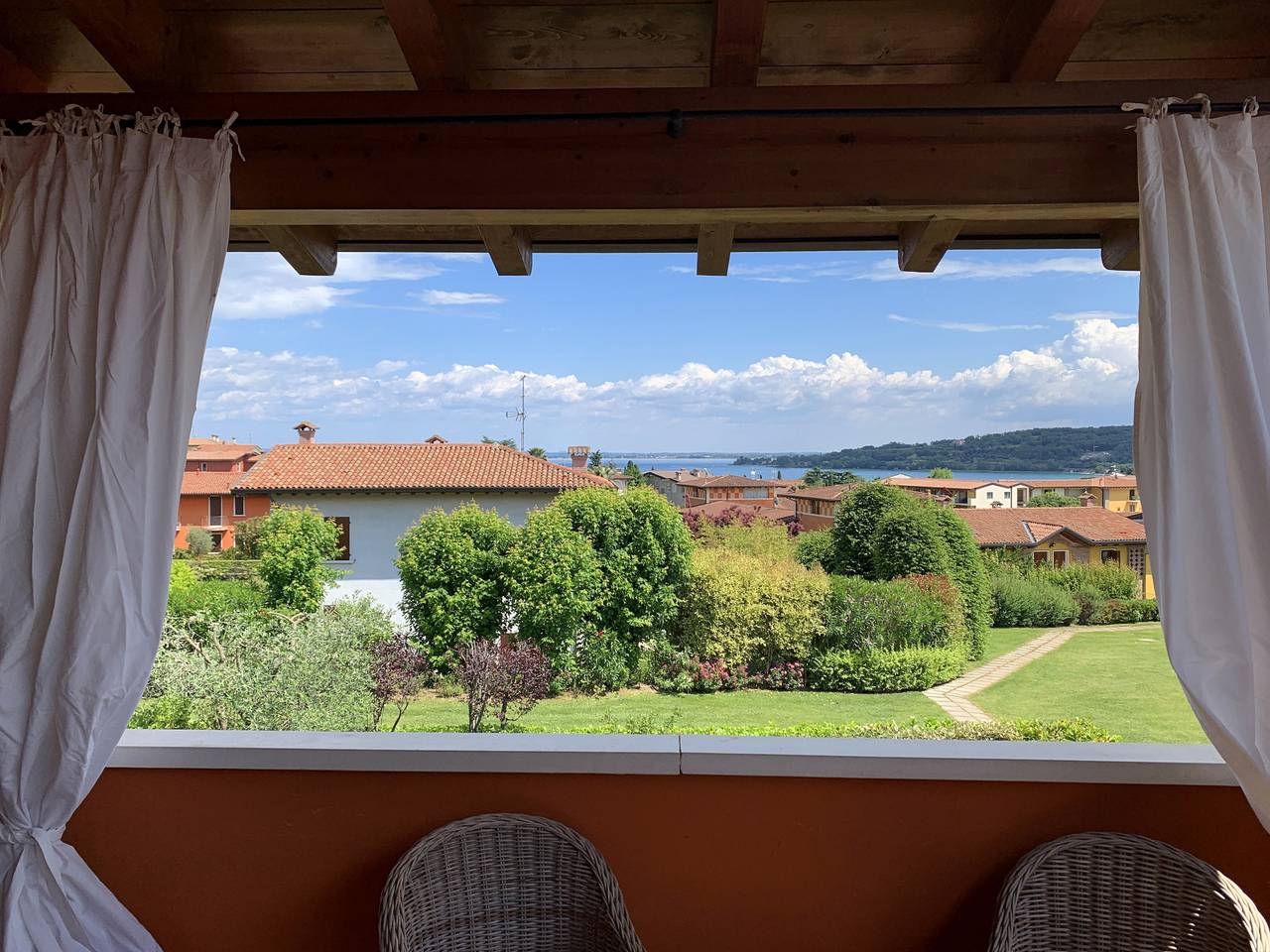 Ganze Wohnung, Gardasole family pool, wi-fi, private garden Gar in Padenghe sul Garda, Gardasee-Berge