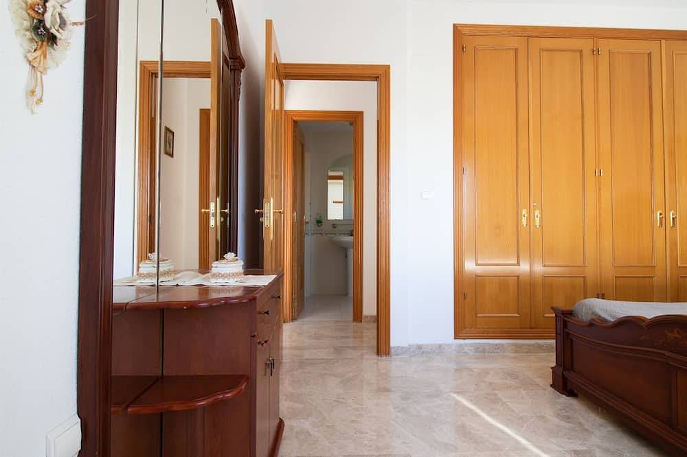 Villa Henri spacious 6P villa with private pool in Mutxamel, Costa Blanca