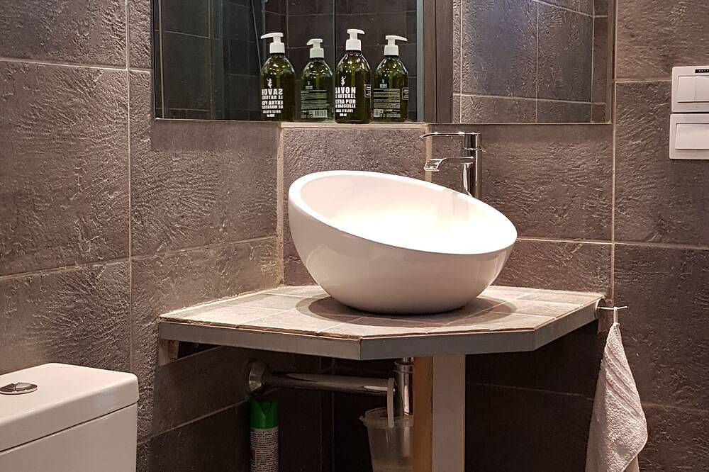 Appartement entier, Charmant appartement et vue dégagée in Sainte-Agnès, Côte méditerranéenne (France)