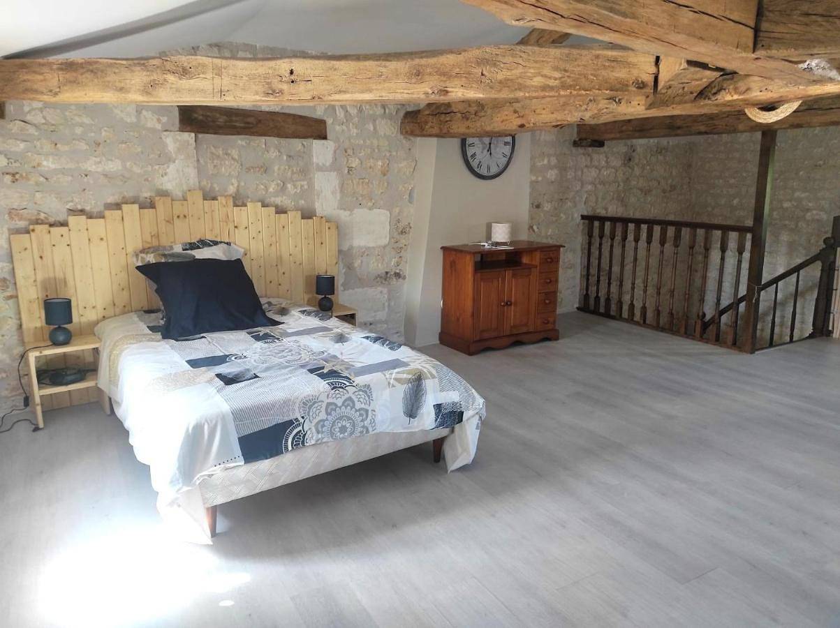Three-Bedroom House in Port-d'Envaux, Région de Saintes