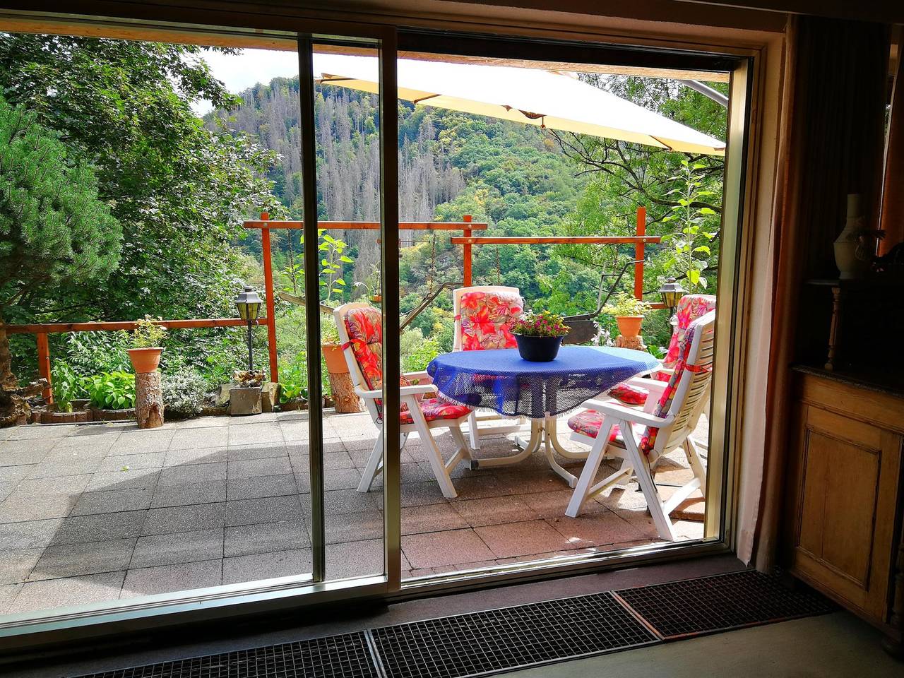 Ganze Ferienwohnung, Appartement/Fewo, Bad, Wc, 2 Schlafräume in Waldbreitbach, Rheinland-Pfalz