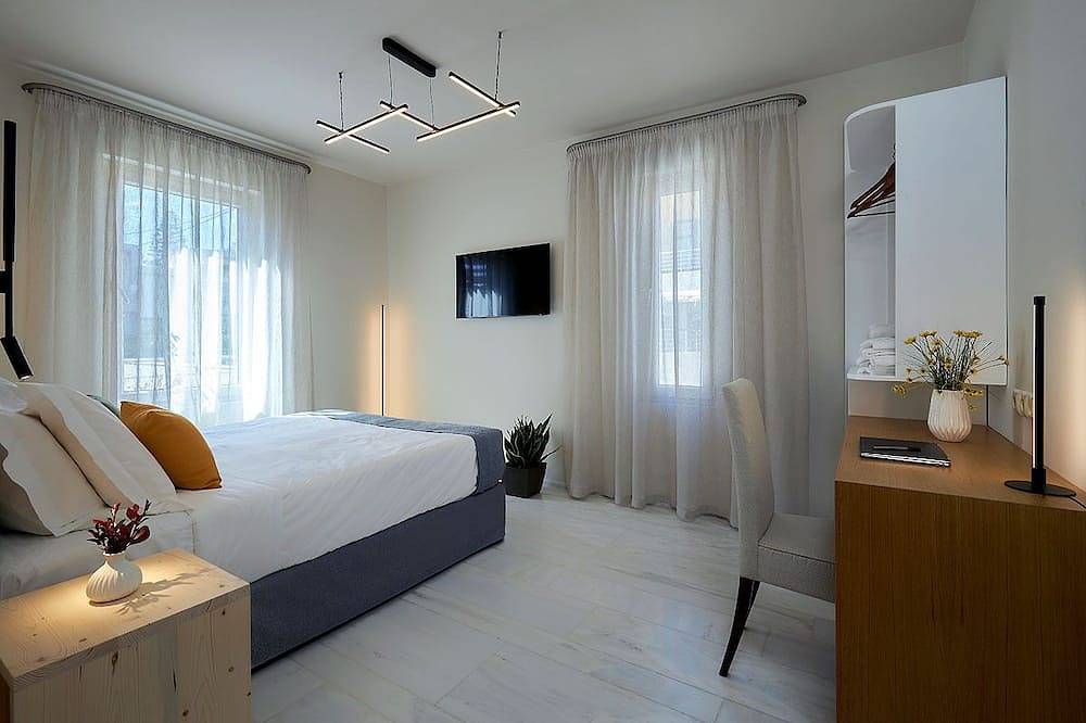 Seafront Villa with swimming pool & jacuzzi & heated pool in Kokkini Hani, Kreta Norden