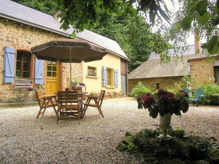 Location de vacances pour 4 personnes, avec terrasse ainsi que vue et jardin à Craon - 4