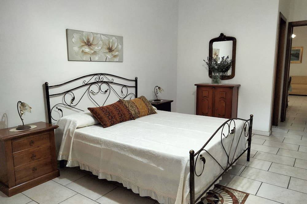 Small house from '600 in an ancient courtyard in Maglie, Lecce Provinz