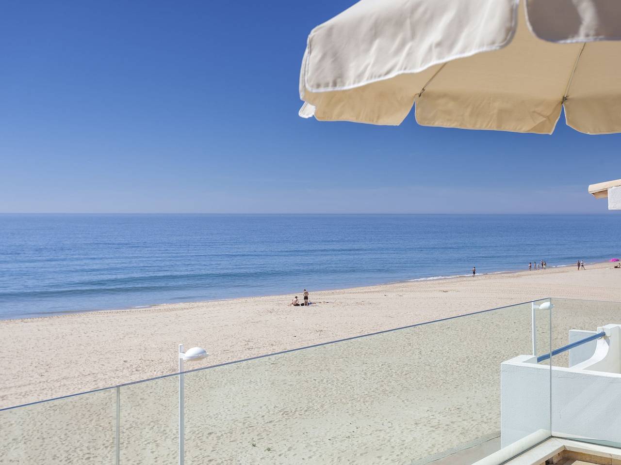 Haus am Strand mit Blick - 4 Pers. in Praia da Salema, Naturpark Südwest-Alentejo und Costa Vicentina