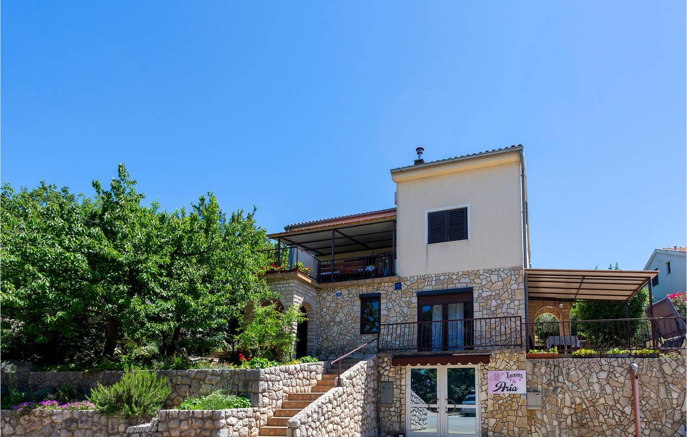 Cały apartament wypoczynkowy, Apartament wakacyjny dla 5 osób z taras in Njivice, Krk