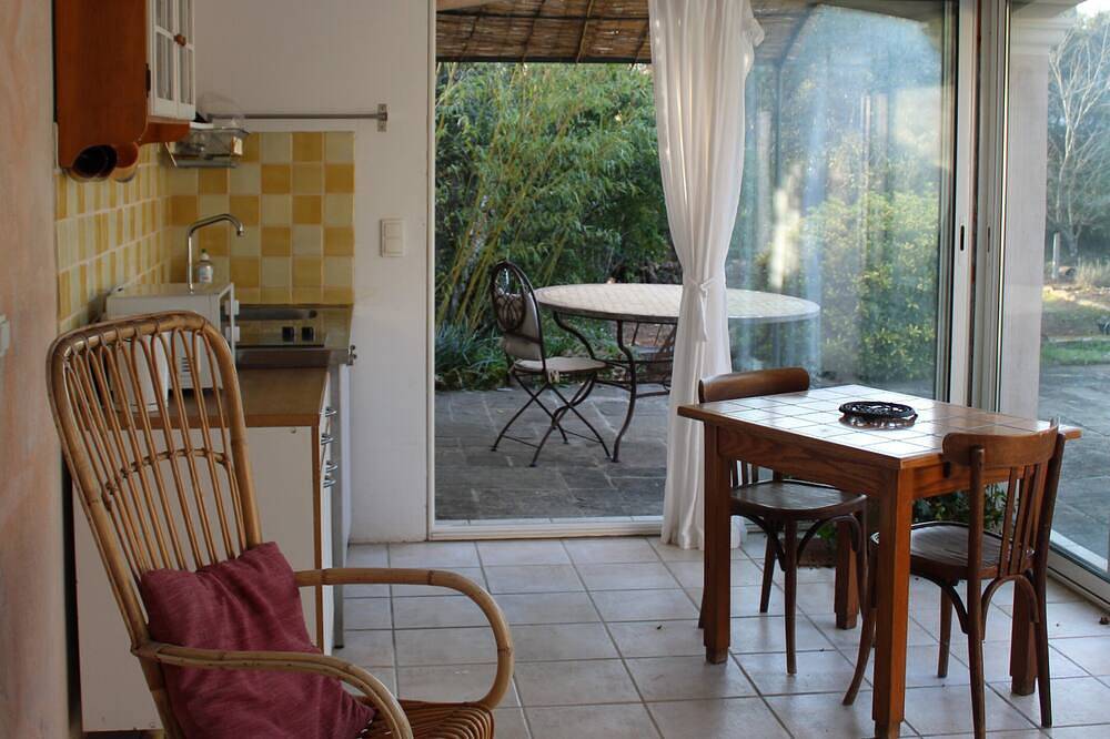 Geheel appartement, Poolhouse and swimming pool in Provence in Camps-la-Source, Brignoles region