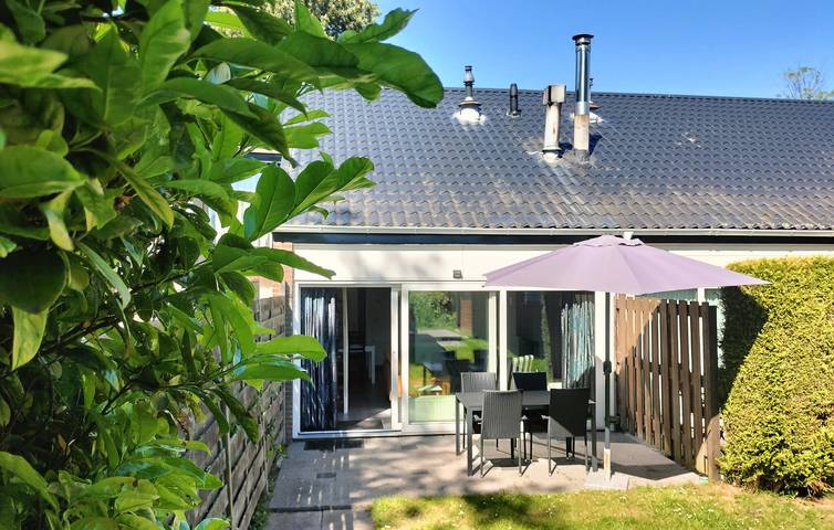 Ferienhaus für 4 Personen, mit Terrasse und Garten in Bruinisse - 2
