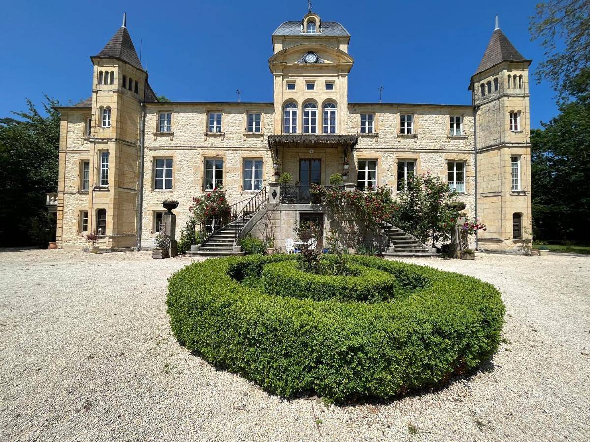 Chateau Du Four De Vaux in Varennes-Vauzelles, Nièvre