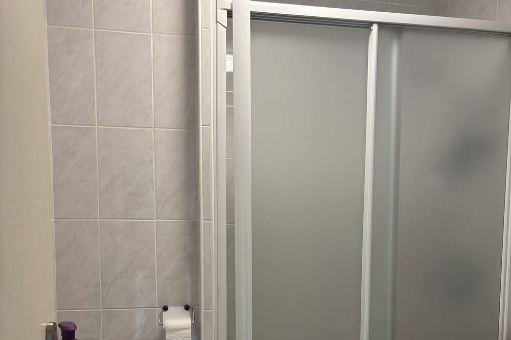Appartement entier, Studio plein de charme, idéalement placé et exposé sur le port de La Baule . in La Baule-Escoublac, Côte d'Amour