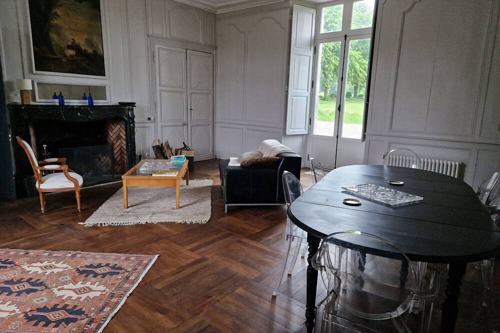 Aile d'un ravissant chateau du 18e  entièrement rénové dans un magnifique parc in Saint-Étienne-de-Montluc, Région de Nantes