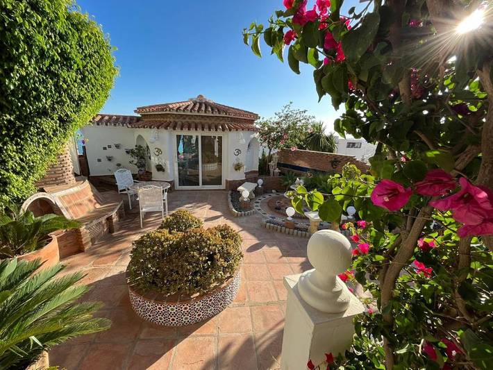 Casa de huéspuedes para 5 personas, con Terraza y Jardín además de Piscina y Vistas en Rincón de la Victoria