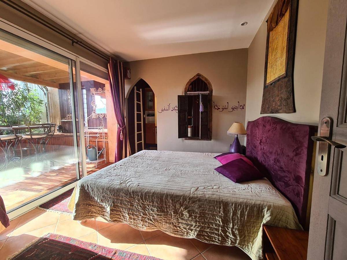 Magnifique Villa Terrasse, Jardin paysagé, Piscine, Spa et Sauna privé in Chauzon, Ardèche