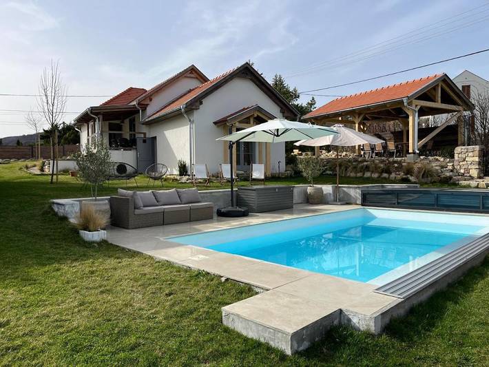 Ferienwohnung für 4 Personen, mit Pool und Ausblick sowie Garten - 1