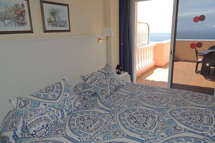 Ganze Wohnung, Superb Apartment mit spektakulärem Cliff Sun Terrasse und Meerblick Prahlerei. in Playa de los Guíos, Santiago del Teide