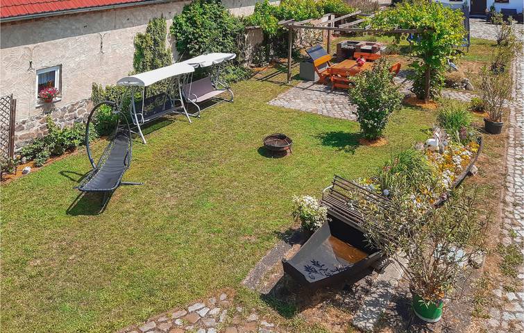 Charmante Gartenwohnung mit Terrasse, Parkplatz & WiFi bei Caminchen in Caminchen, Neu Zauche