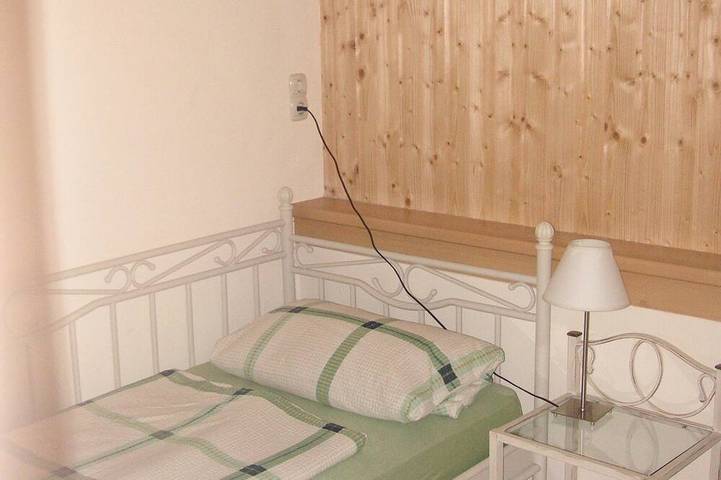 Ferienhaus für 5 Personen, mit Terrasse und Garten sowie Pool und Whirlpool in Brezzo di Bedero - 3