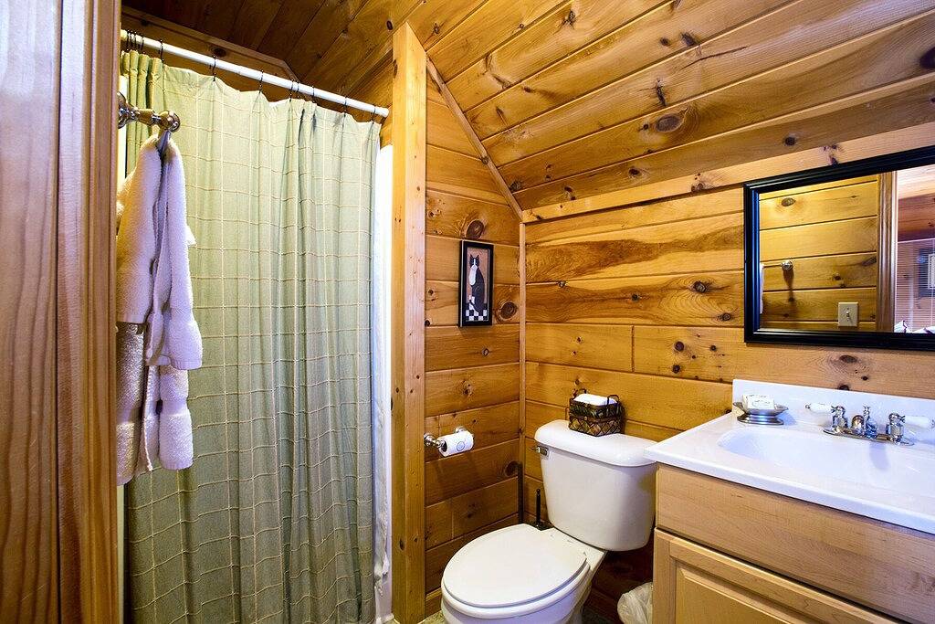 Perfect Romantic Getaway, New Hot Tub, Fire Pit in Chattahoochee National Forest