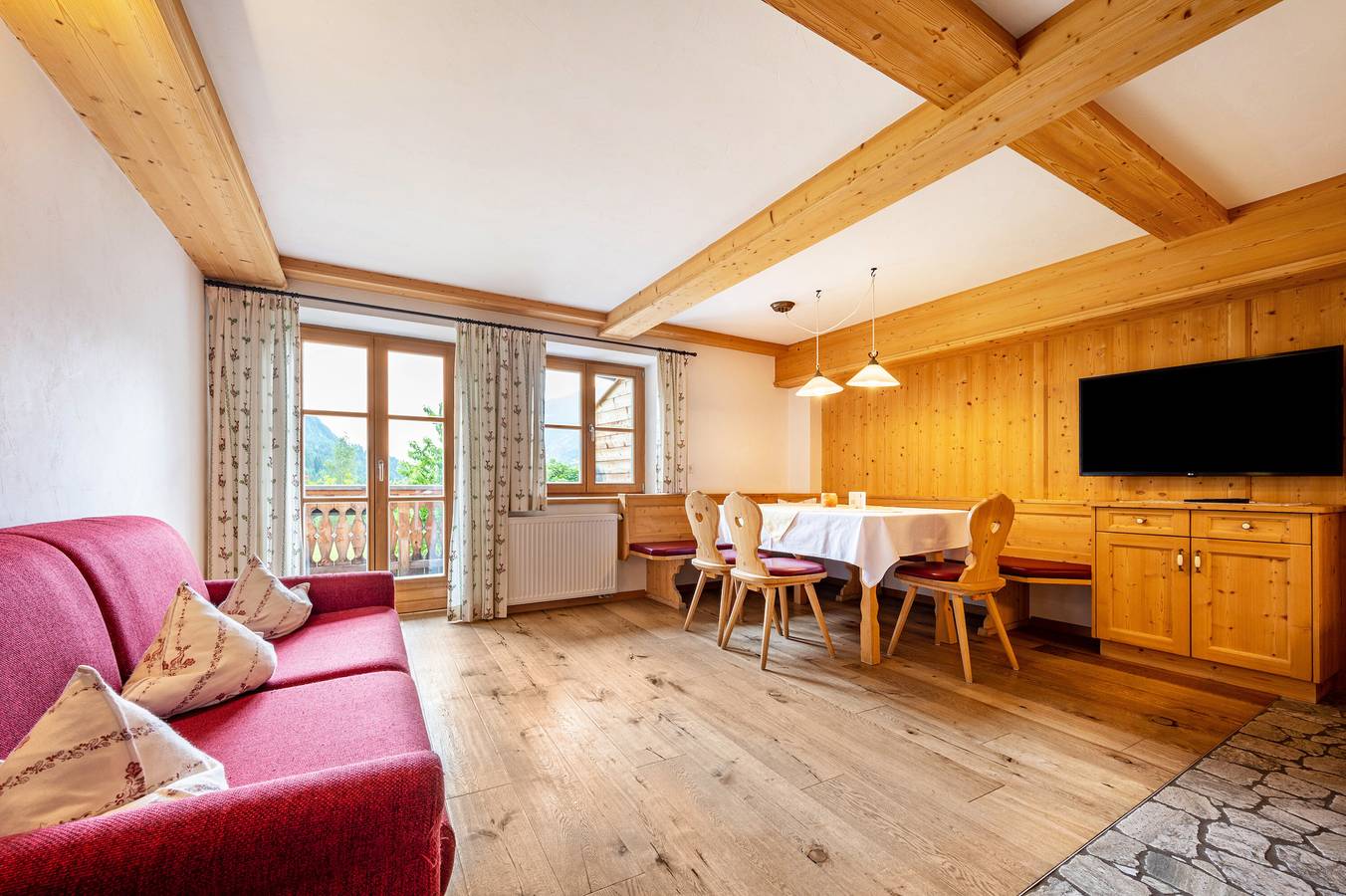 Entire apartment, Apartment 'Mitterbruggehof Enzian' with Mountain View, Shared Garden and Wi-Fi in Antholz, Rasen-Antholz