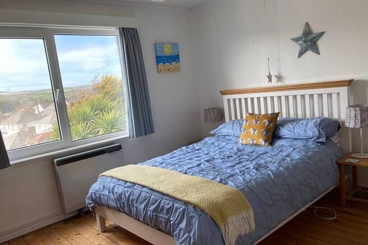 Casa de vacaciones cerca del mar con jardín privado soleado cerca de la playa y el puerto in Porthleven, Cornualles
