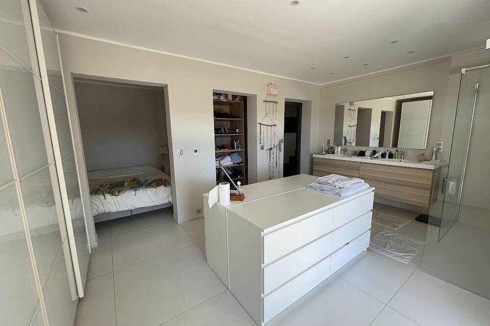 Villa récente contemporaine vue mer et montagnes 10 mn de la plage in Nice, Région de Nice