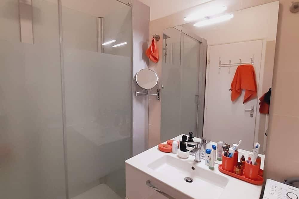 Appartement entier, Les pieds dans l'eau dans une belle commune touristique in Saint-Quay-Portrieux, Côte de Goëlo