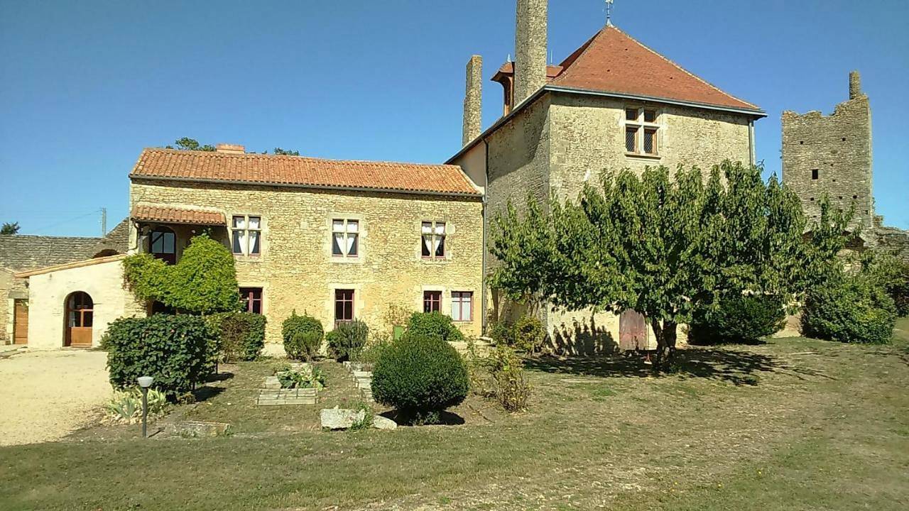 Superior Double Room - "A" in Airvault, Deux-Sèvres