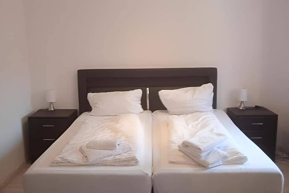 Ganze Wohnung, Kaiserslautern City Center Apartment · 3 Rooms · Sleeps 5 · Full Kitchen in Kaiserslautern, Saar-Nahe-Bergland
