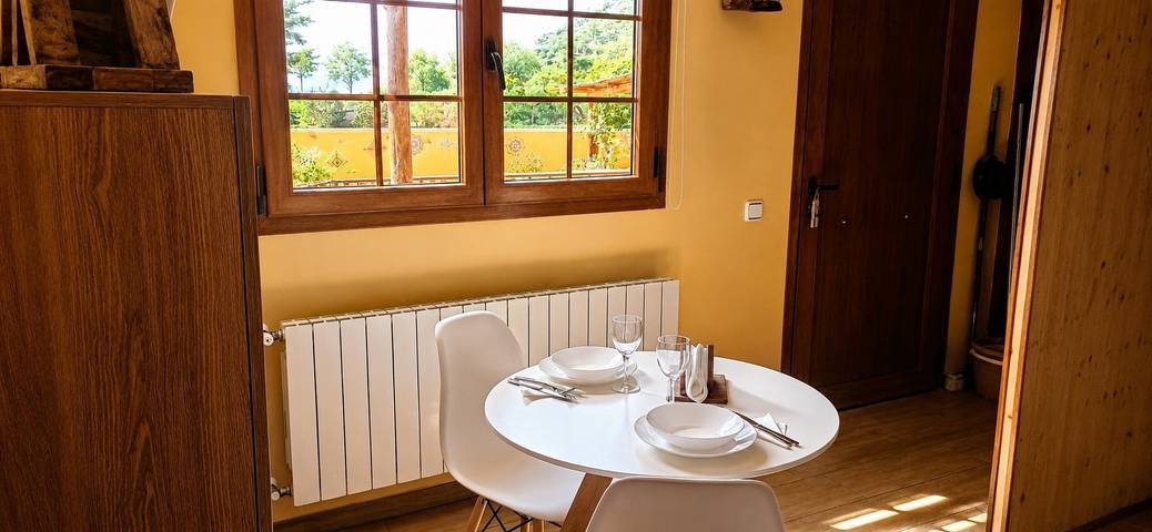 Ganze Wohnung, Ferienwohnung 'El Guardaviñas Gallocanta' mit Bergblick, Gemeinschaftsterrasse und Wlan in Ábalos, La Rioja Provinz