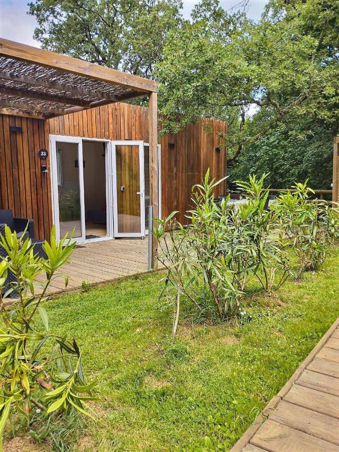 Maison pour 5 personnes, avec Terrasse et Jacuzzi ainsi que Jardin et Piscine à L'Isle-Jourdain