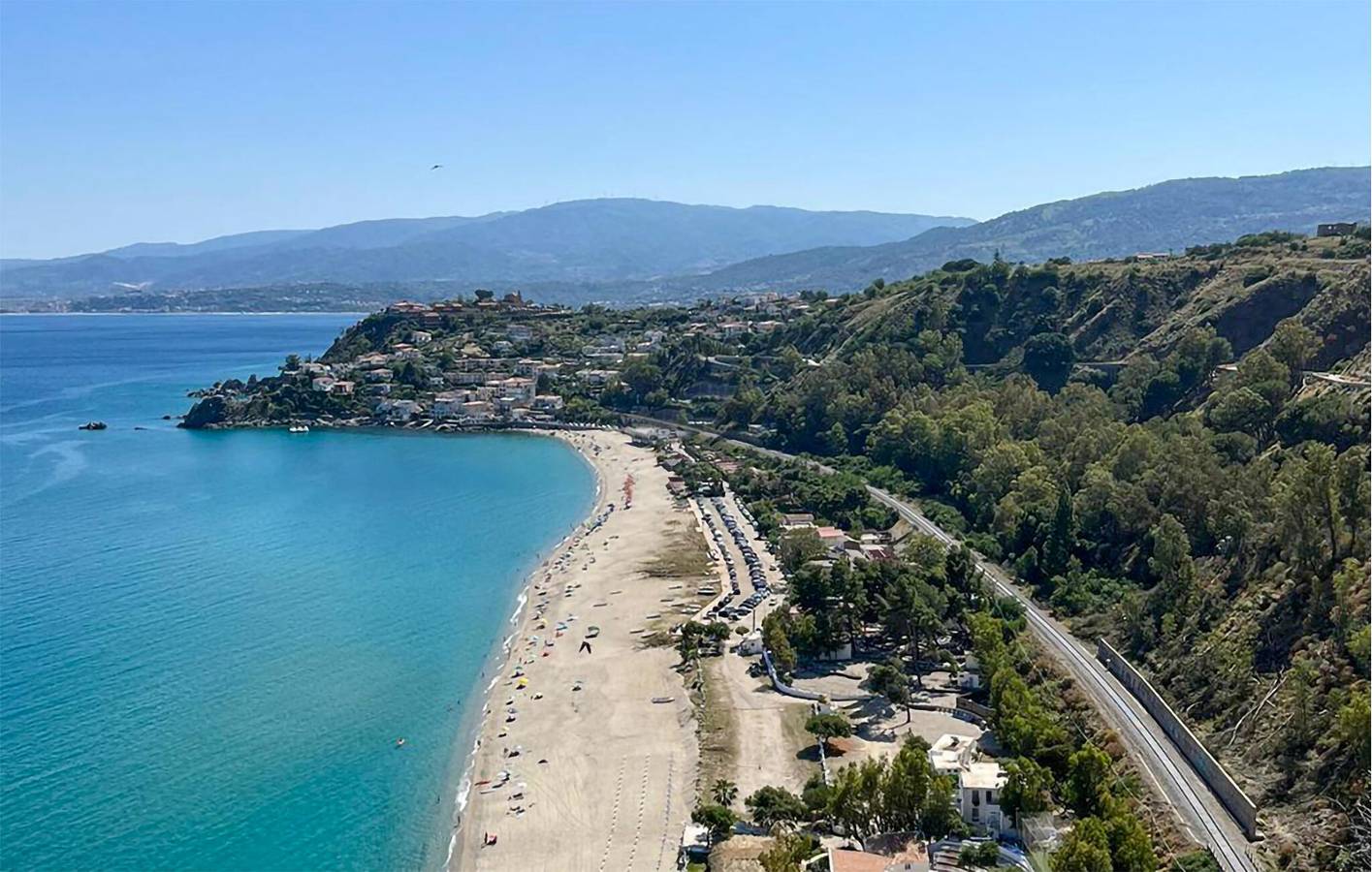 Apartamento vacacional entero, Acogedor apartamento junto a la playa con aire acondicionado y aparcamiento in Regio de Calabria, Provincia de Reggio Calabria