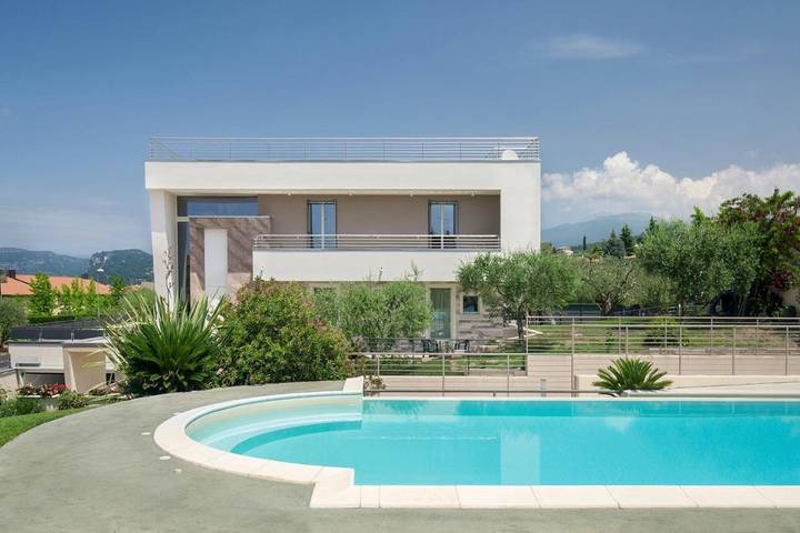 Appartement de vacances pour 3 personnes, avec jardin et piscine, animaux acceptés - 1