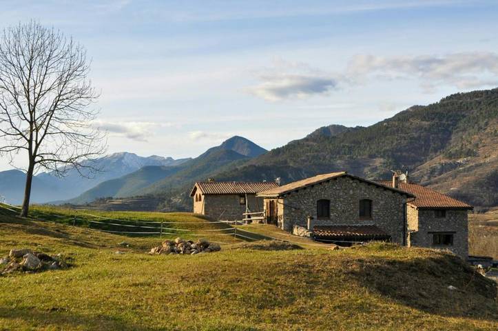 Location de vacances pour 14 personnes, avec piscine ainsi que jardin et jacuzzi à La Pobla de Lillet - 2