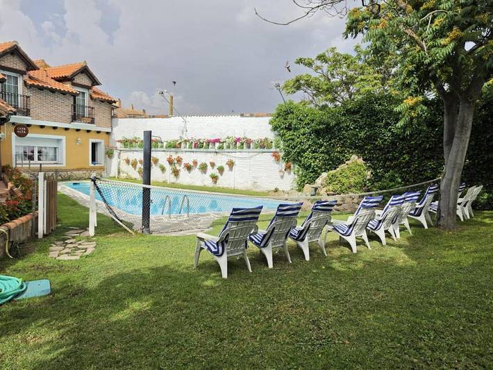Apartamento para 3 personas, con Balcón y Terraza además de Jardín y Piscina en Olmedo (Spain)