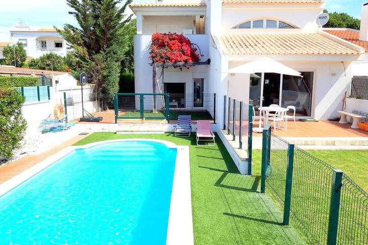 Villa voor 8 personen, met balkon en tuin in Olhos de Água